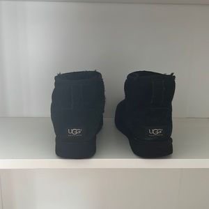 Black Mini Uggs Size 7